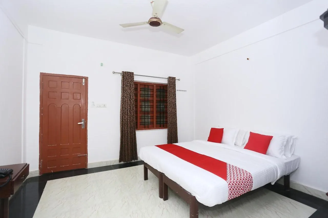 Hotel Oyo Flagship Kaveri Tourist Home Guruvayur